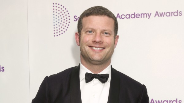 Dermot O' Leary poses at an awards show