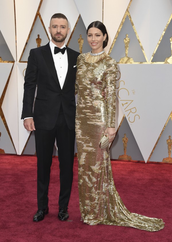 Justin Timberlake, left, and Jessica Biel arrive at the Oscars 