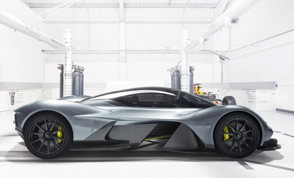 (Aston Martin)