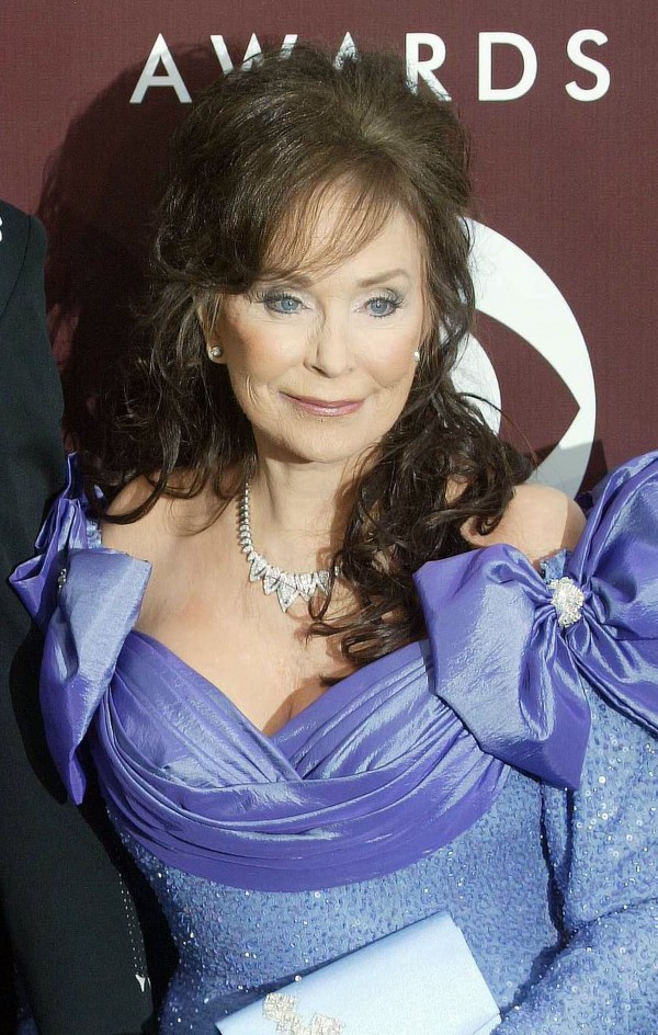 Country music star Loretta Lynn suffers stroke | Express & Star