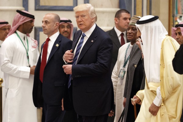 Watch Donald Trump Join In With A Traditional Sword Dance In Saudi Arabia Bt