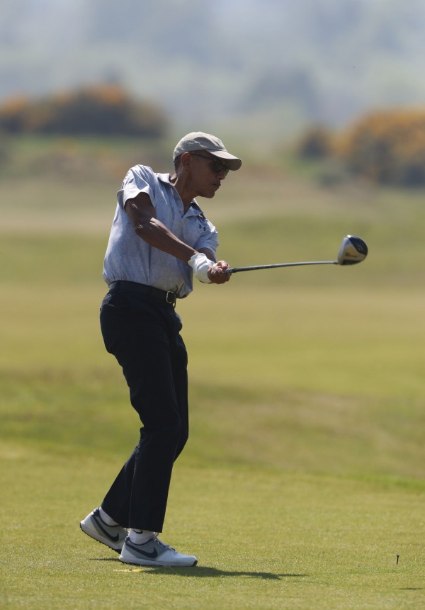 Obama playing golf