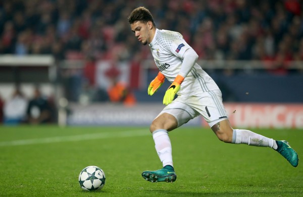 Who on Earth is Manchester City target Ederson Moraes?