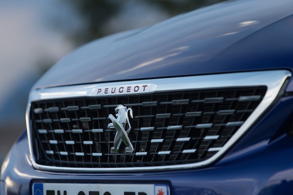 (Peugeot)