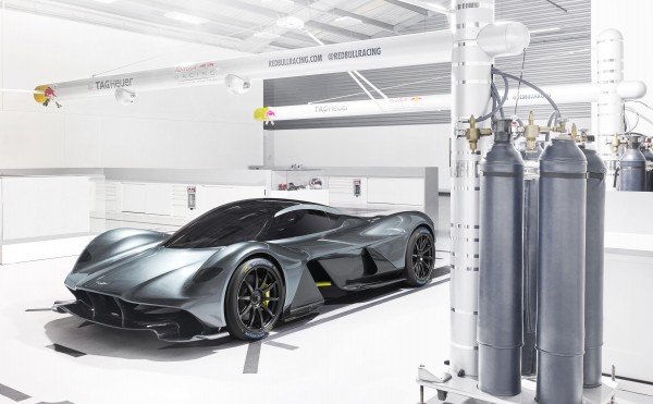 (Aston Martin)