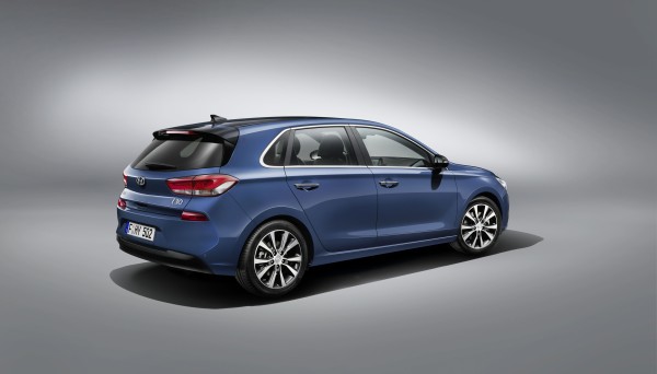 The rear hatch of the i30 isn't too heavy