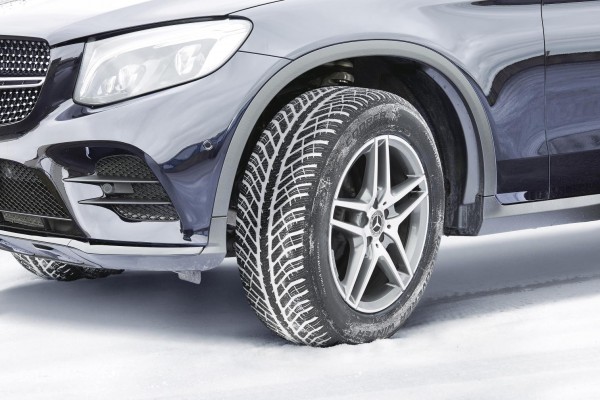 Deep snow can quickly overcome a regular tyre