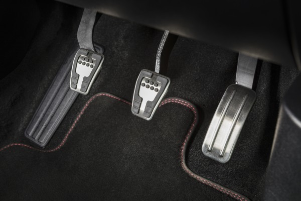 Metal pedals add to the sporty feel
