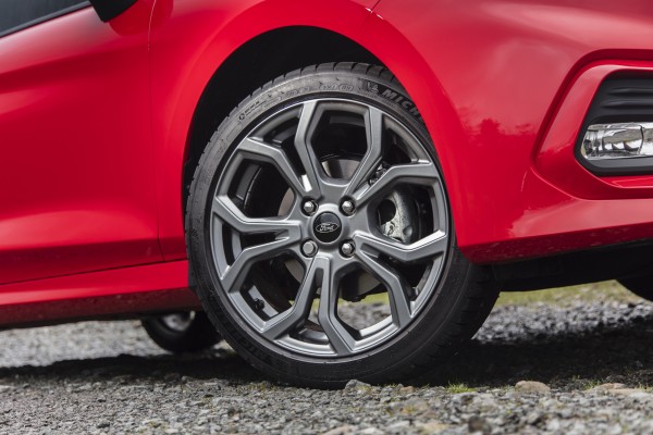 Large alloy wheels give the ST-Line a lot of presence
